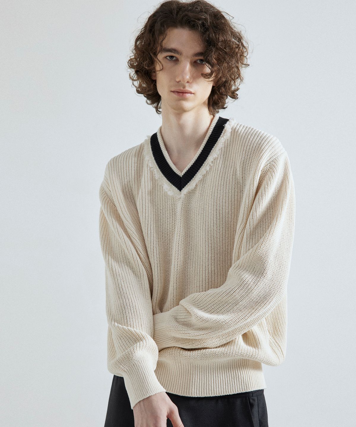 왓에버위원트(WHATEVERWEWANT) V-NECK LOOSE KNIT [IVORY]