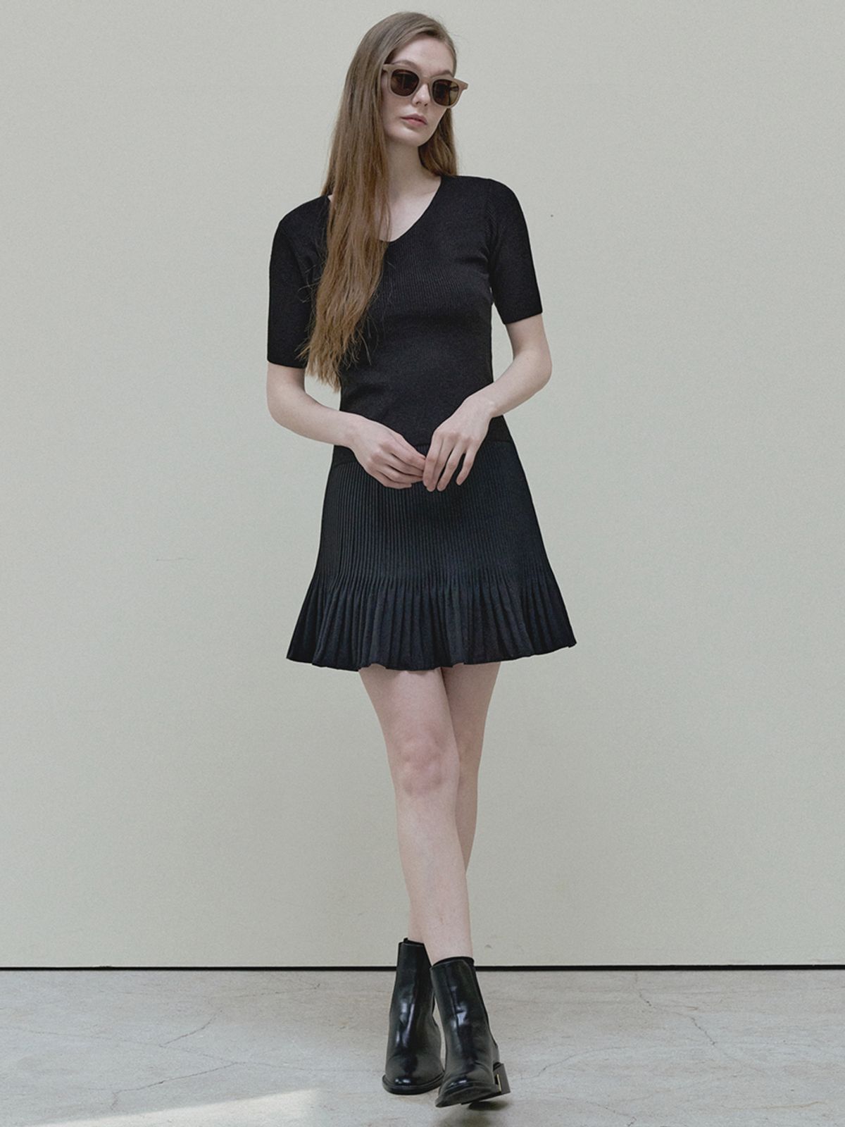 아방(AVANT-G) A-line Mini Pleated Skirt - black
