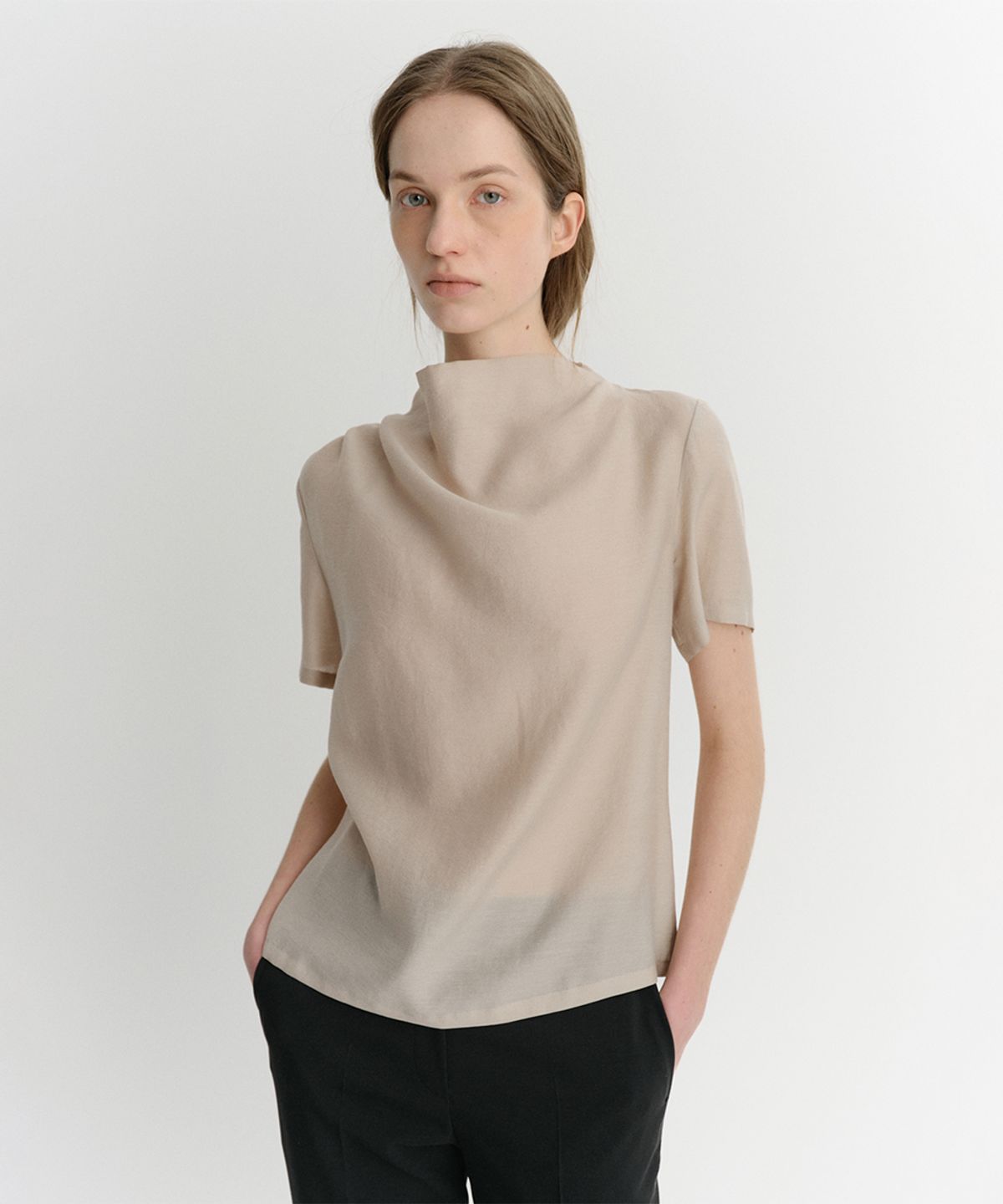 이아(EAAH) COWL NECK BLOUSE (BEIGE)