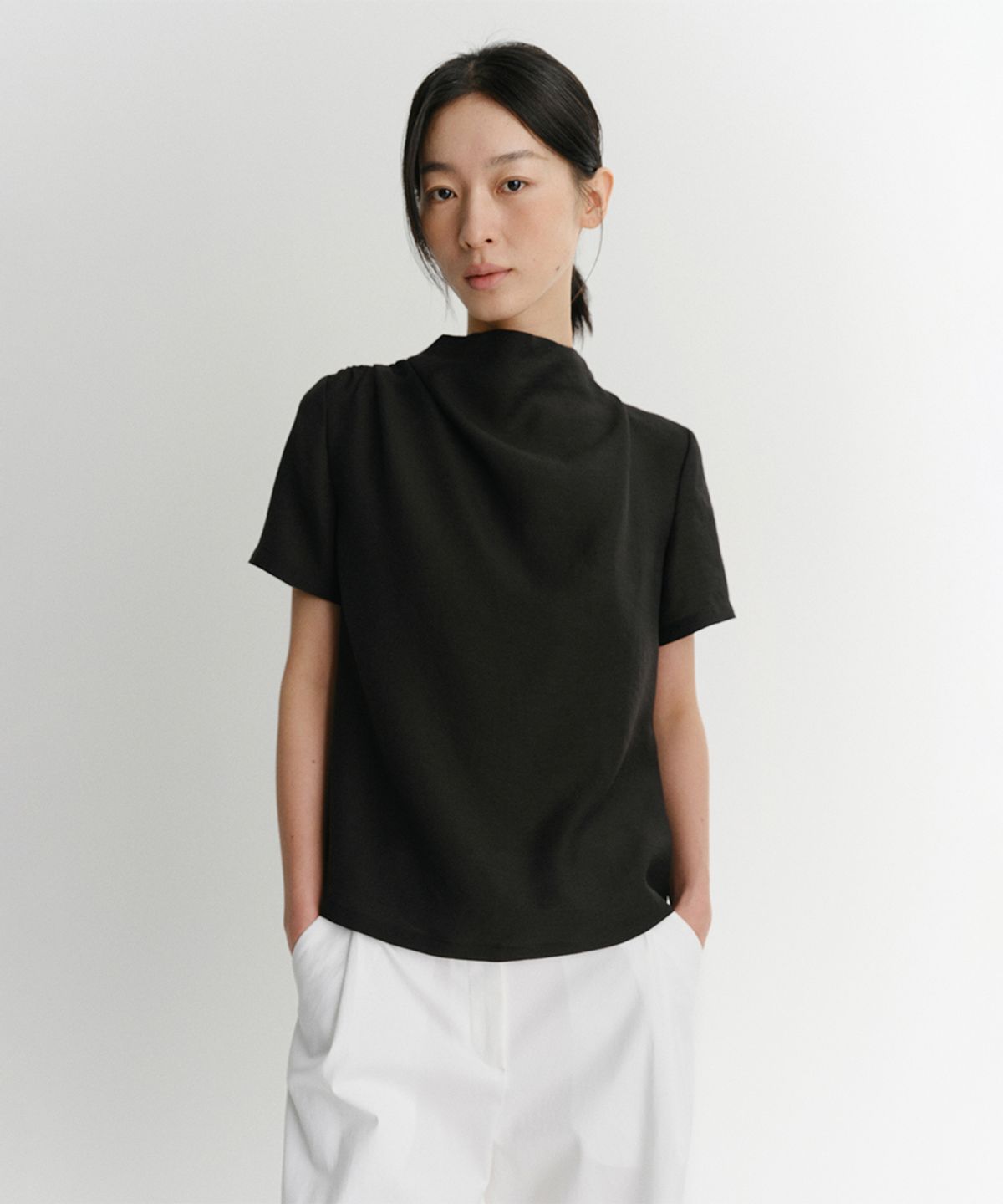 이아(EAAH) COWL NECK BLOUSE (BLACK)