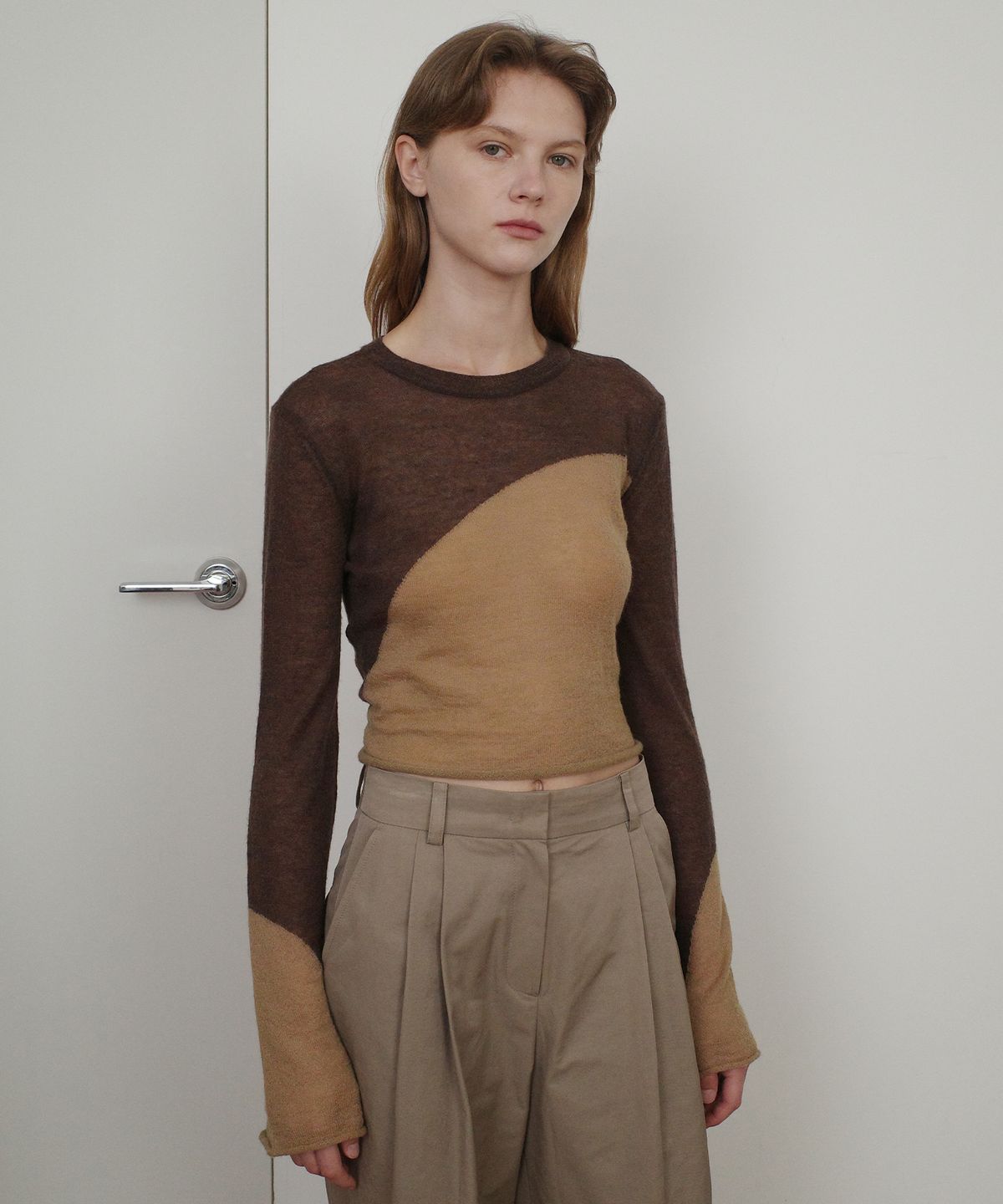 엔오르(EN OR) TWO TONE DRAWSTRING CROP TOP - BROWN