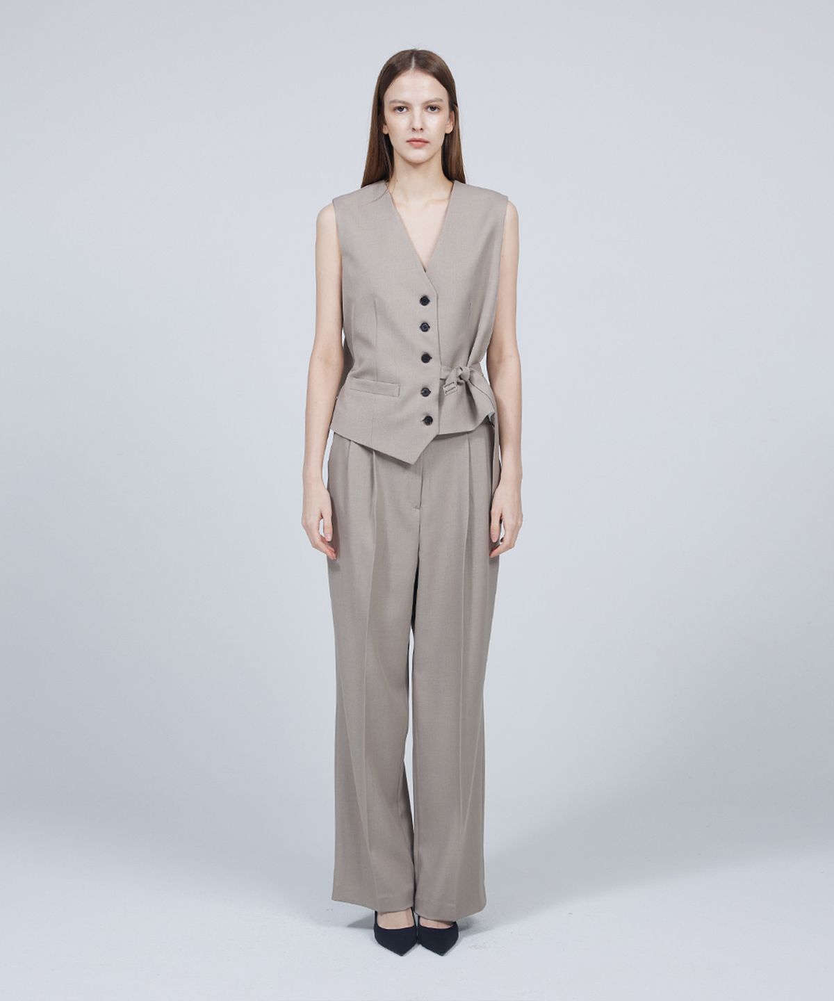 므아므(MMAM) [ESSENTIAL] Signature pin tuck slacks