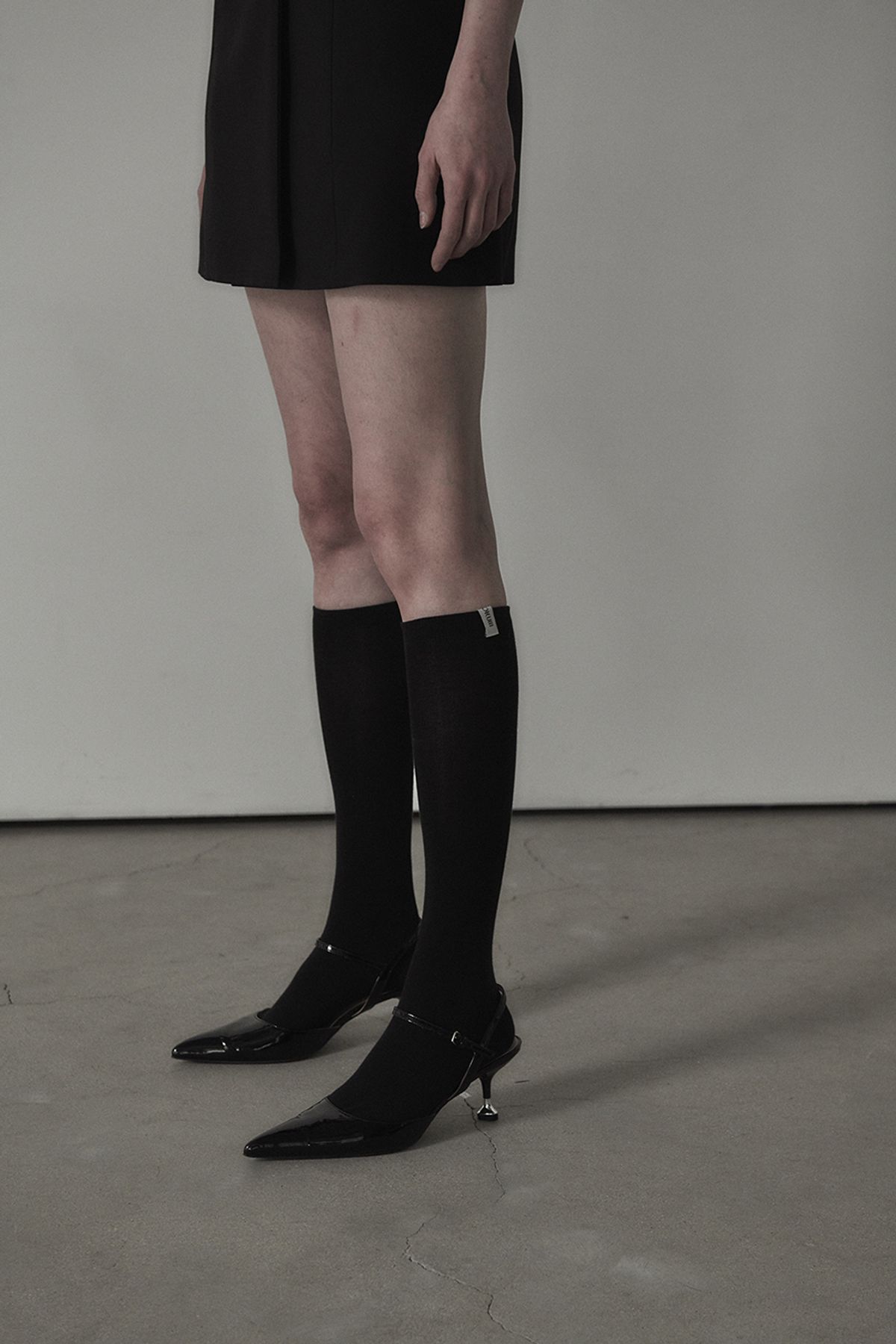 마우솔레움(MAU SOLEUM) Logo Labeled Knee Socks - Black,Grey,White
