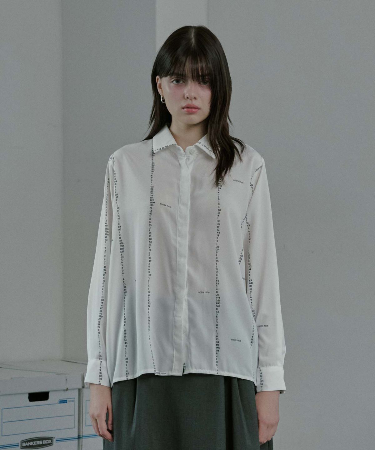 무아르모아(MOIREMOA) MO number blouse-White