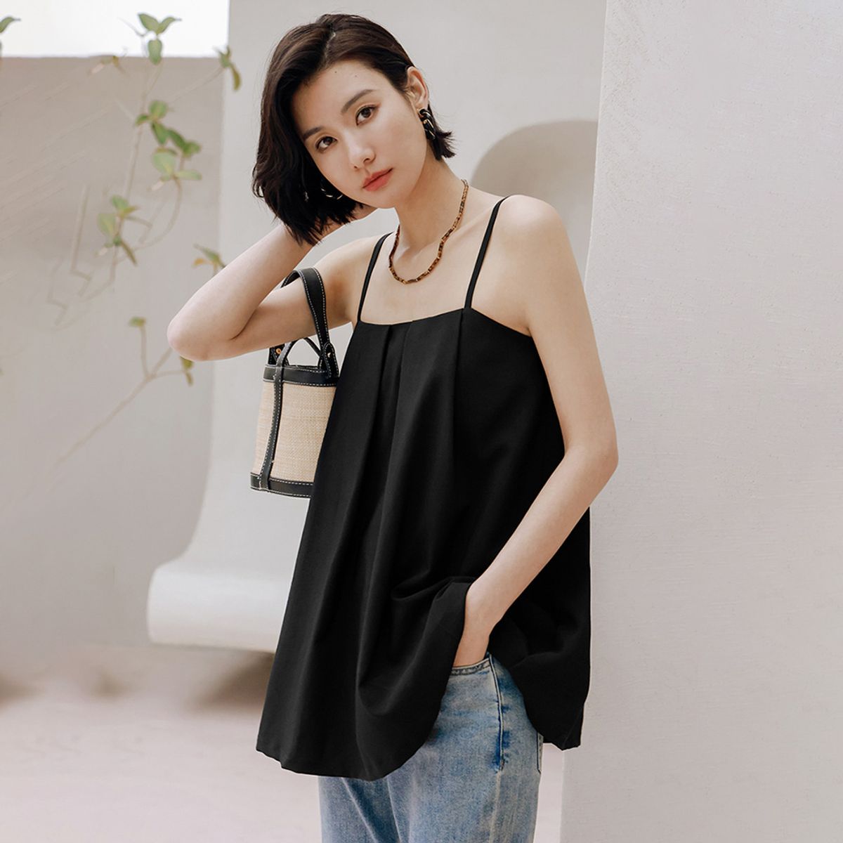 랭썬(LANGSON) LS_Black straight neck top
