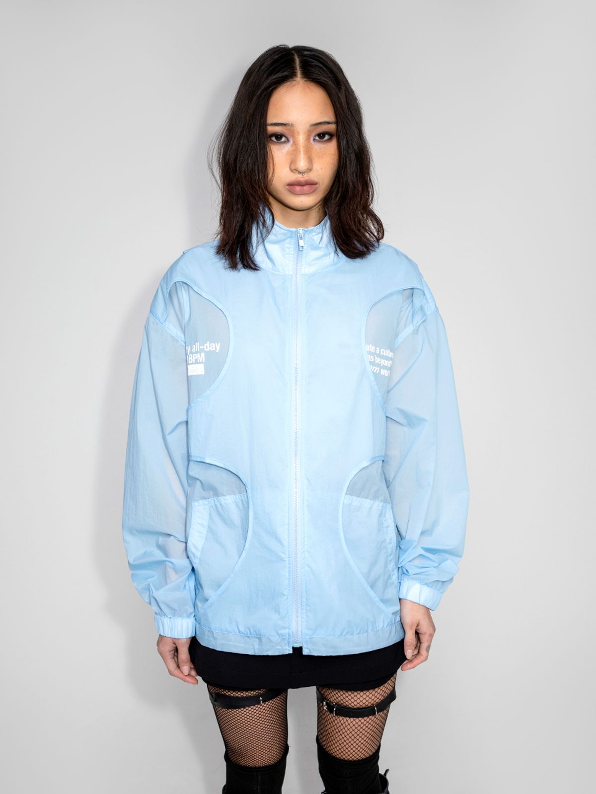 와이이이엘(YEEL) CURVED LOGO WINDBREAKER BLUE