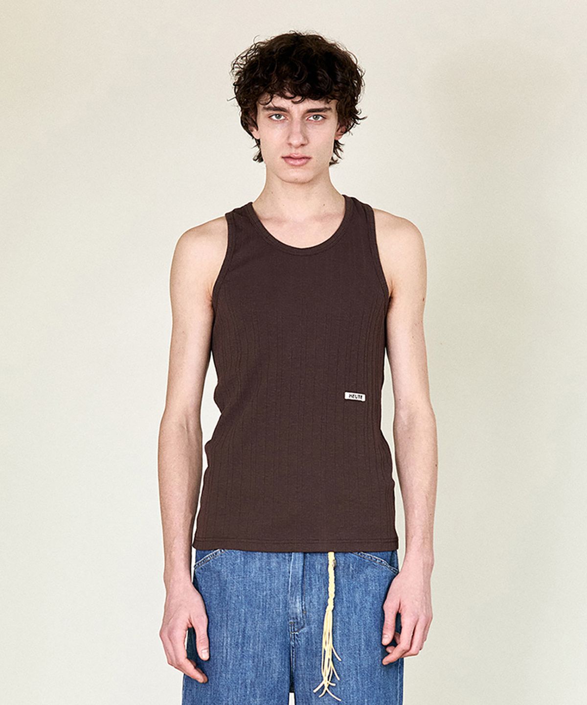 호이테(HEUTE) HET RIBBED SLEVELESS TOP (BROWN)