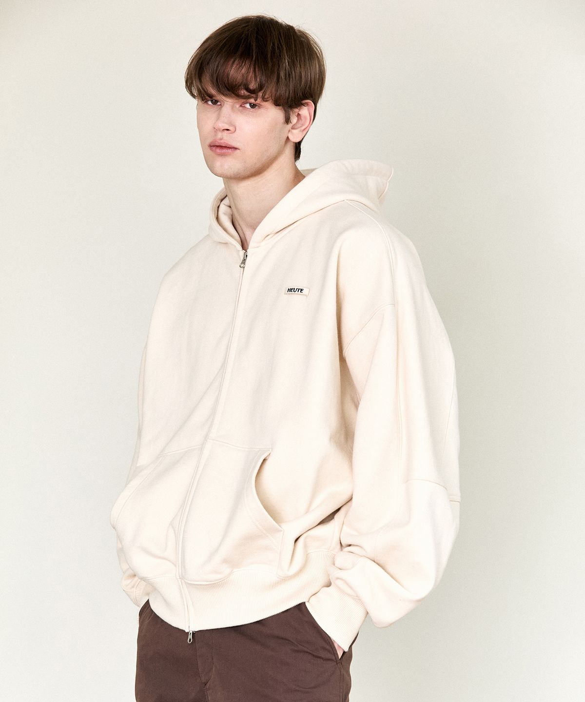 호이테(HEUTE) HET SIGNATURE HOODIE ZIP-UP (CREAM)