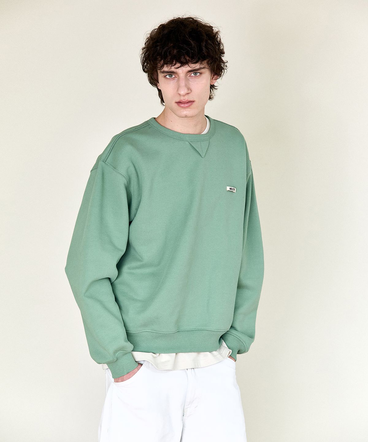 호이테(HEUTE) HET TRIANGLE SWEATSHIRT (GREEN BEANS)