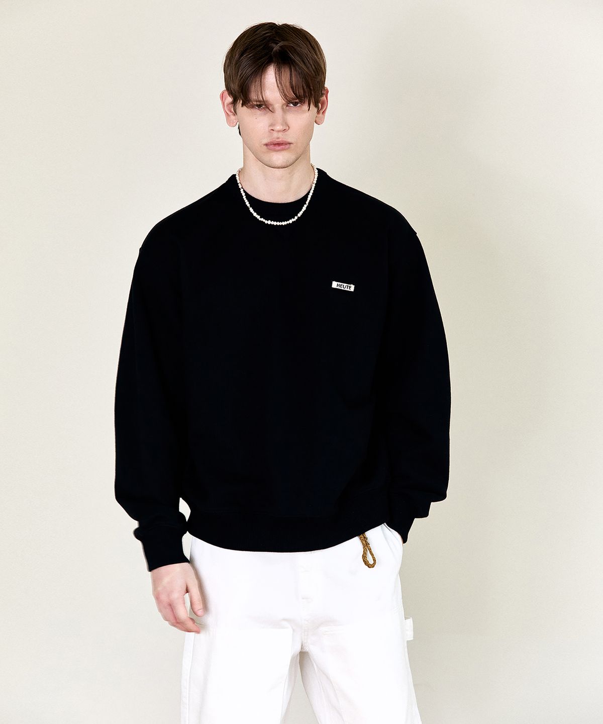 호이테(HEUTE) HET TRIANGLE SWEATSHIRT (BLACK)