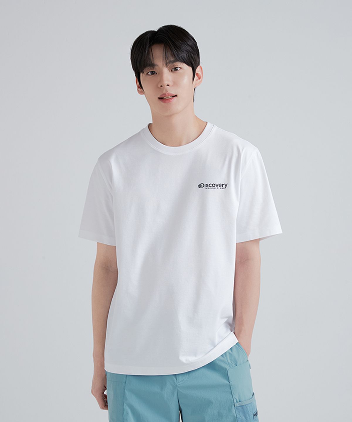 디스커버리 익스페디션(DISCOVERY EXPEDITION) 남성 프레시벤트 덴버 스몰로고 반팔티셔츠 (WHITE)