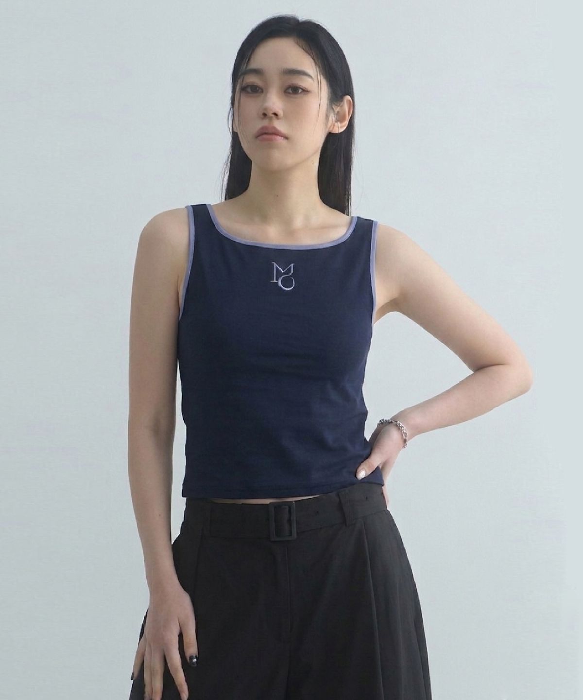 무아르모아(MOIREMOA) MO Two-Way Sleeveless Top-Navy