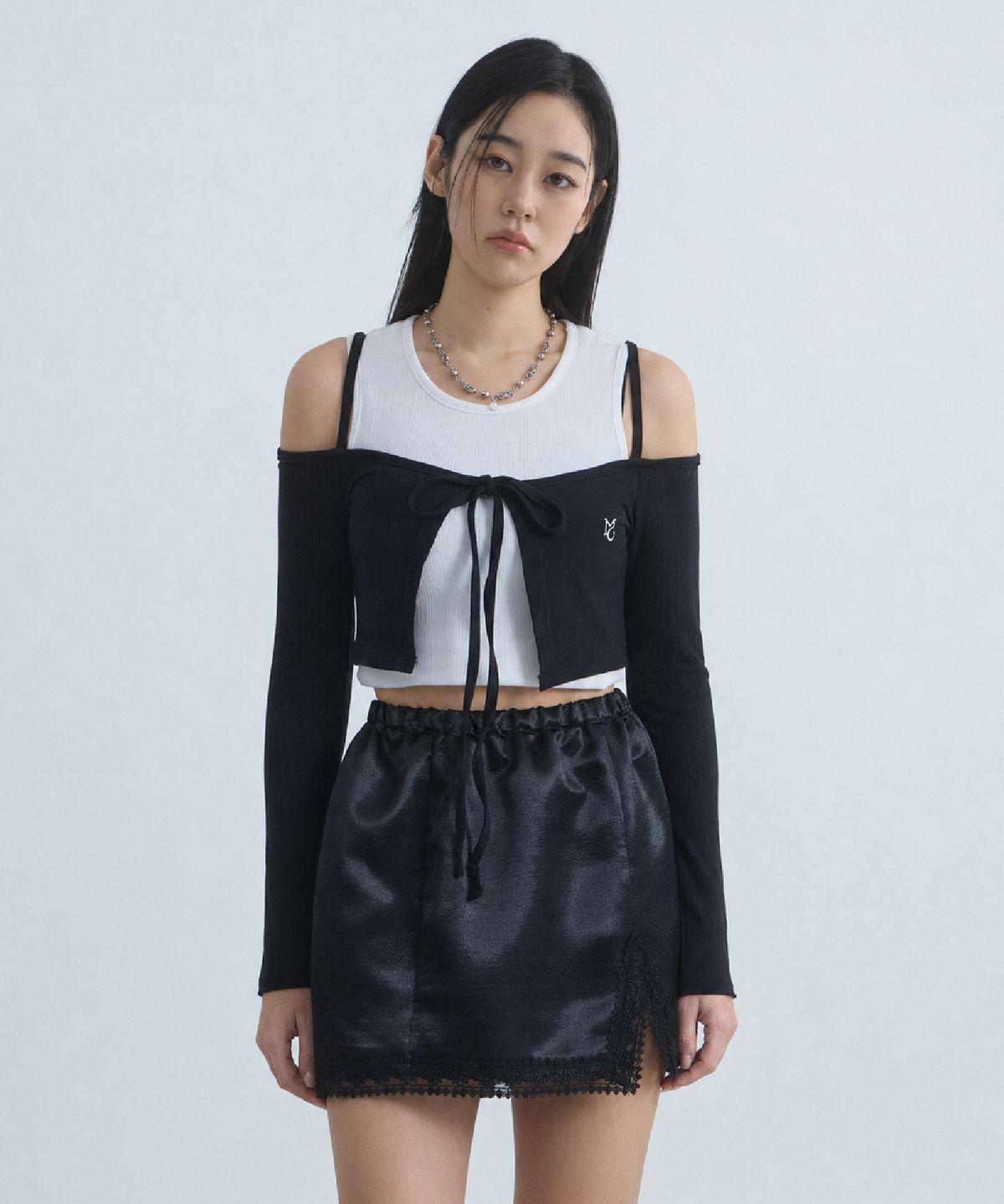무아르모아(MOIREMOA) Off-shoulder Ribbon Cardigan-Black
