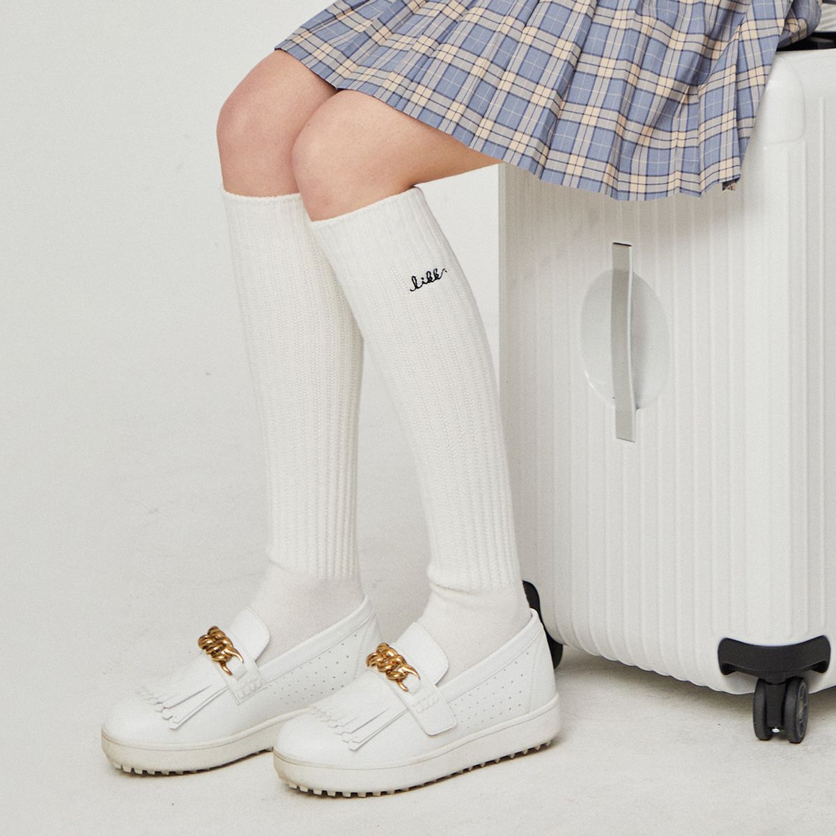 릭크(LIKK) 로고 자수 루즈 니삭스 (아이보리)_L4A1-SC01K