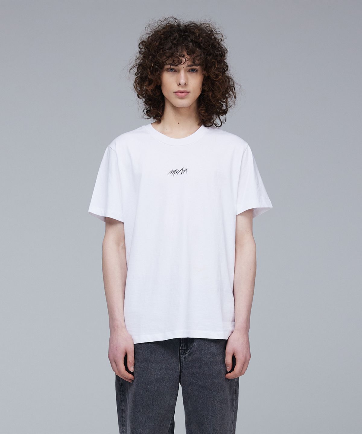 므아므(MMAM) [ESSENTIAL] Signature rain drop logo T-shirt