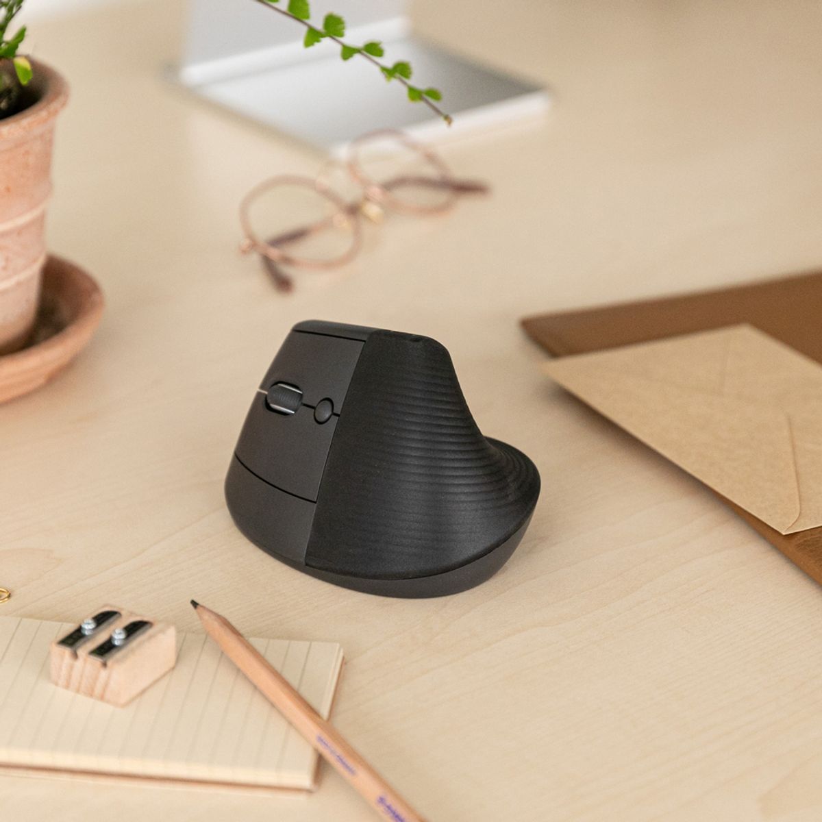 로지텍(LOGITECH) 로지텍코리아 버티컬 마우스 LIFT LEFT 왼손용 인체 공학 무선 마우스
