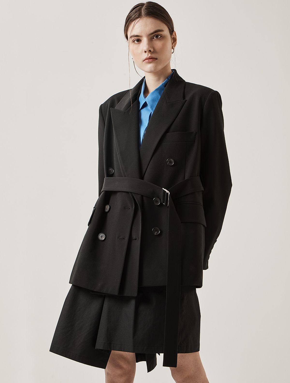 르이엘(LE YIEL) Peaked Collar Belted Jacket_Black + Black Collar 피크드 카라 벨티드 자켓_블랙+블랙 카라
