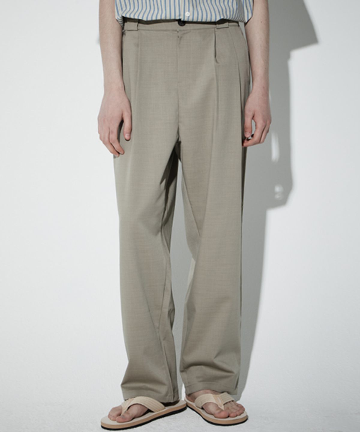 이즈(EASE) HALF BANDING SLACKS_OLIVE KHAKI