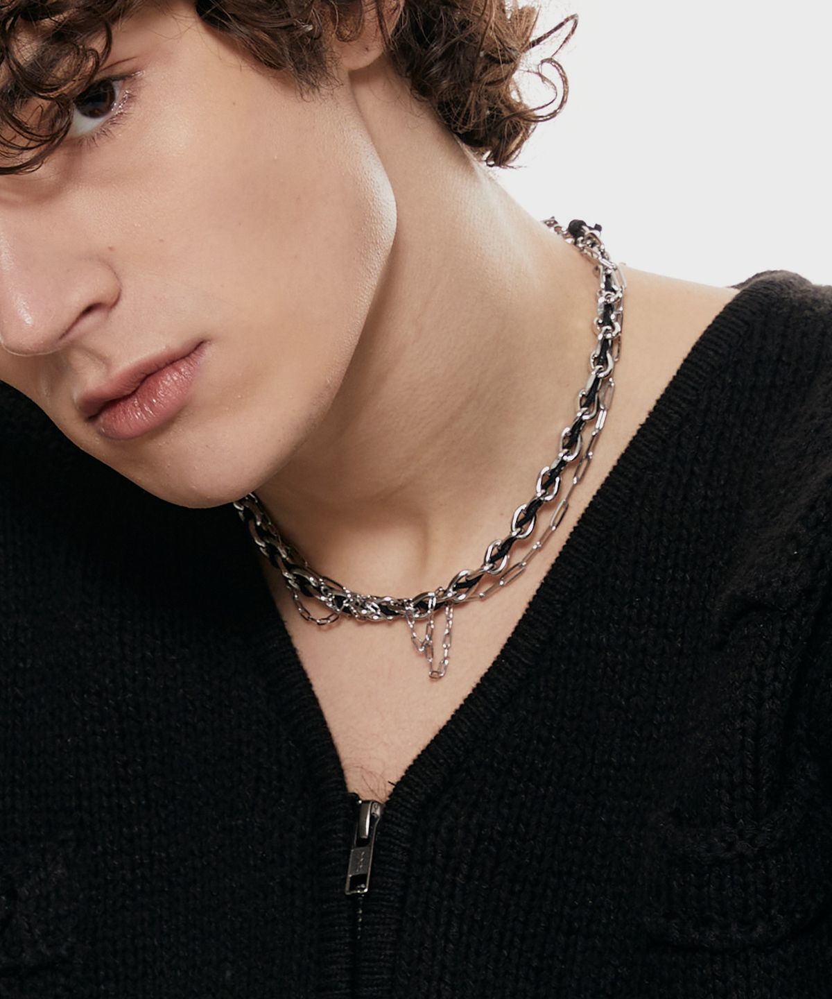 로맨티누어(ROMANTINUER) SN.106 NECKLACE [R BLACK STRING CHAIN]