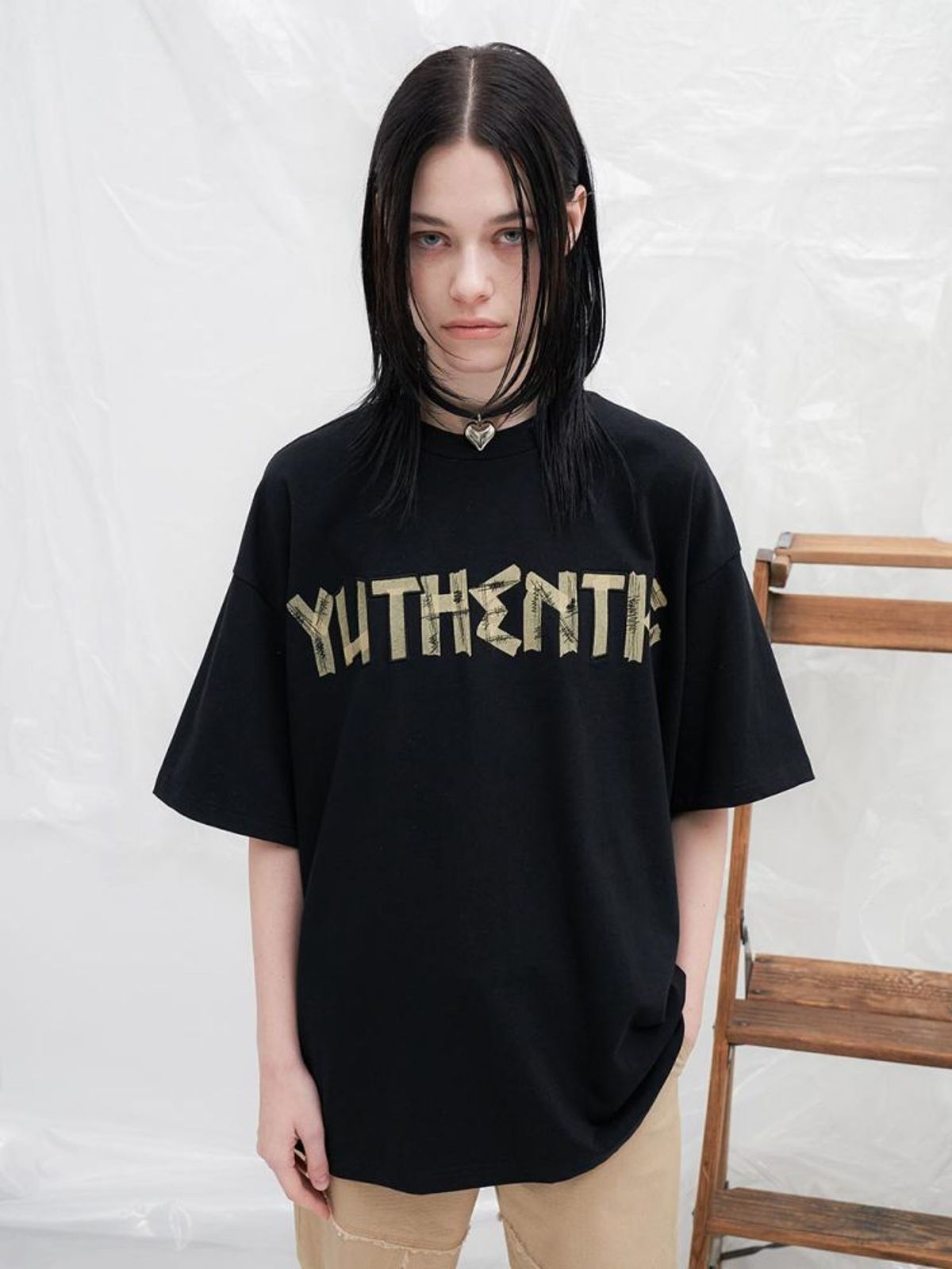 유센틱(YUTHENTIC) 로고 박시 반팔 티셔츠 블랙 AW4ME43010