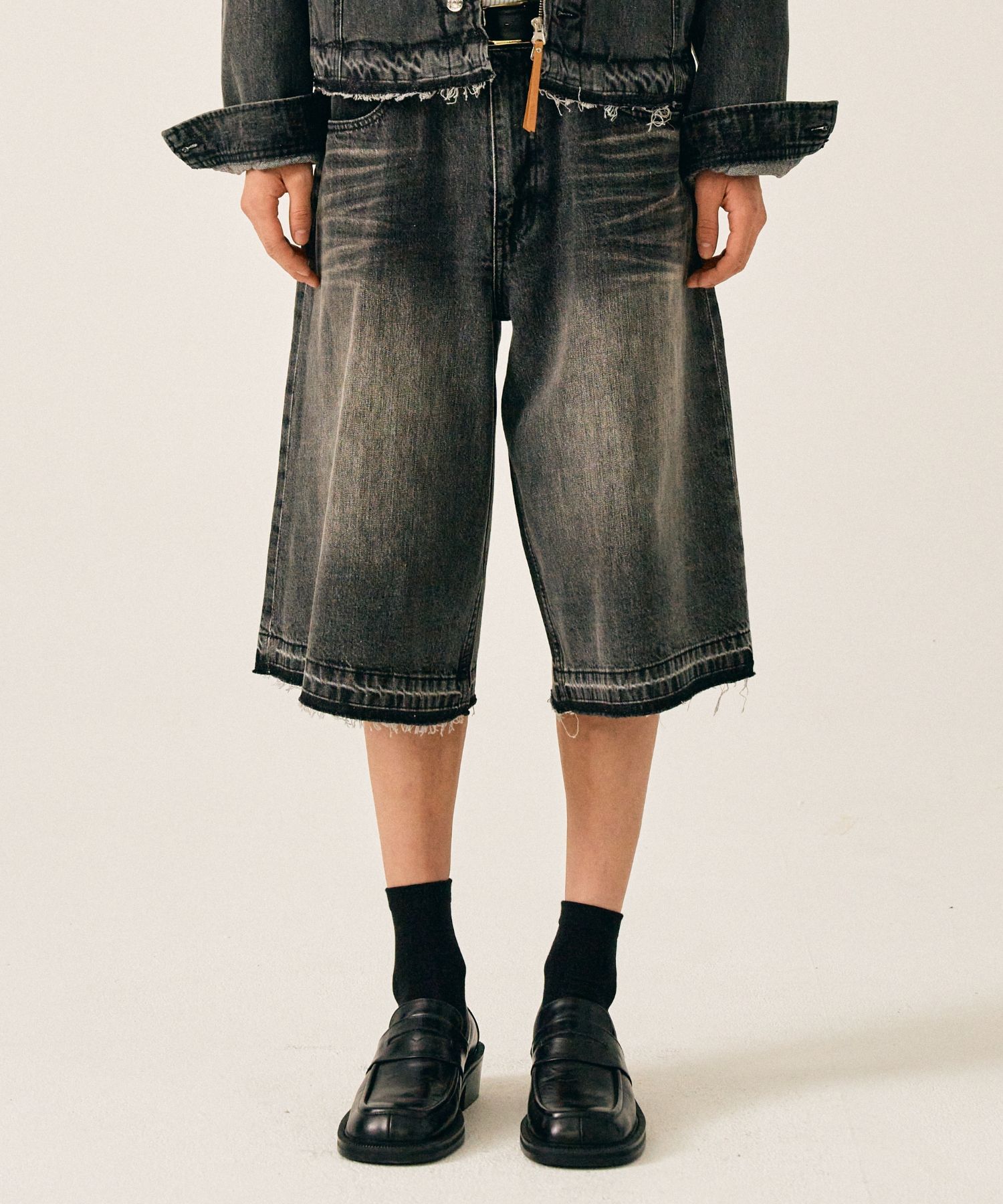 ★韓国の人気★【SATUR】★Gabon Denim Bermuda Pant.s★ ☆韓国の人気☆【SATUR】☆Gabon Denim Bermuda Cargo Pant.s