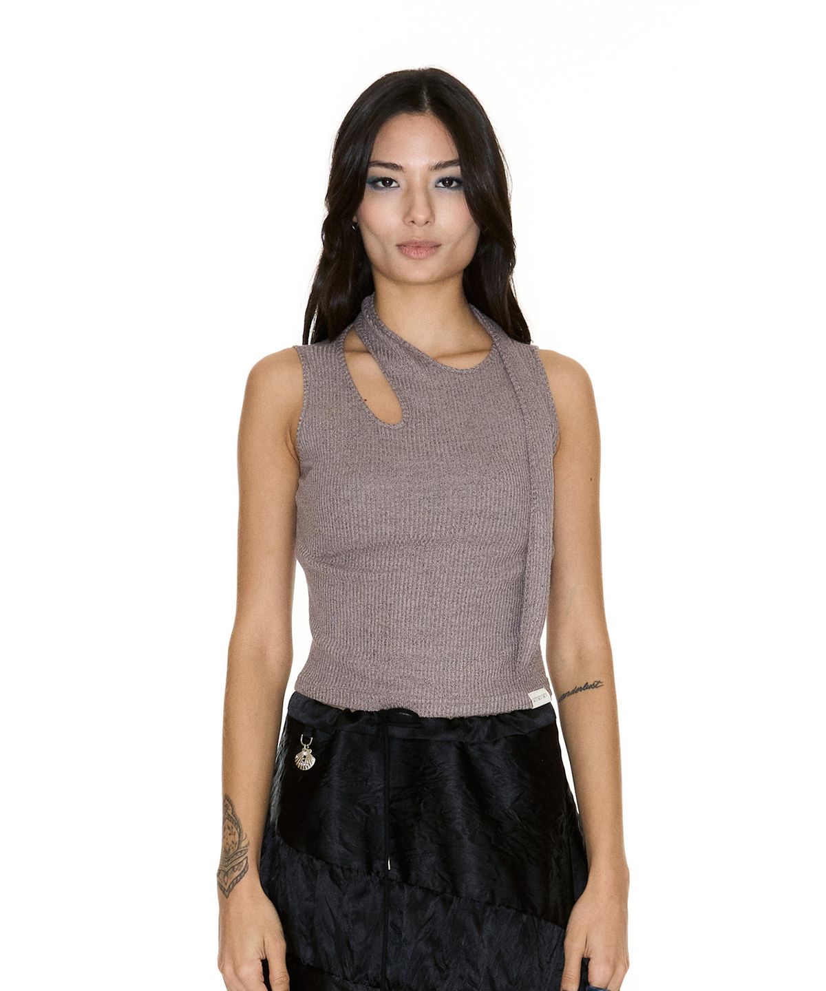 쎄쎄쎄(SETSETSET) SLEEVELESS TIE NECK GREY BROWN