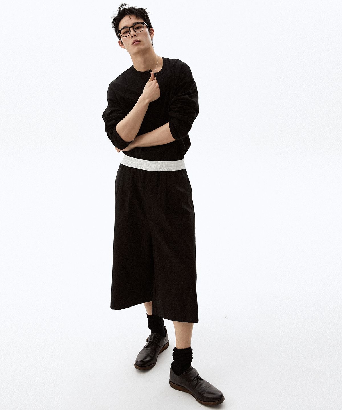 하이투(HYIIⁿ) UNISEX 칼라블럭 웨이스트밴드 와이드 카프리 팬츠 [블랙]