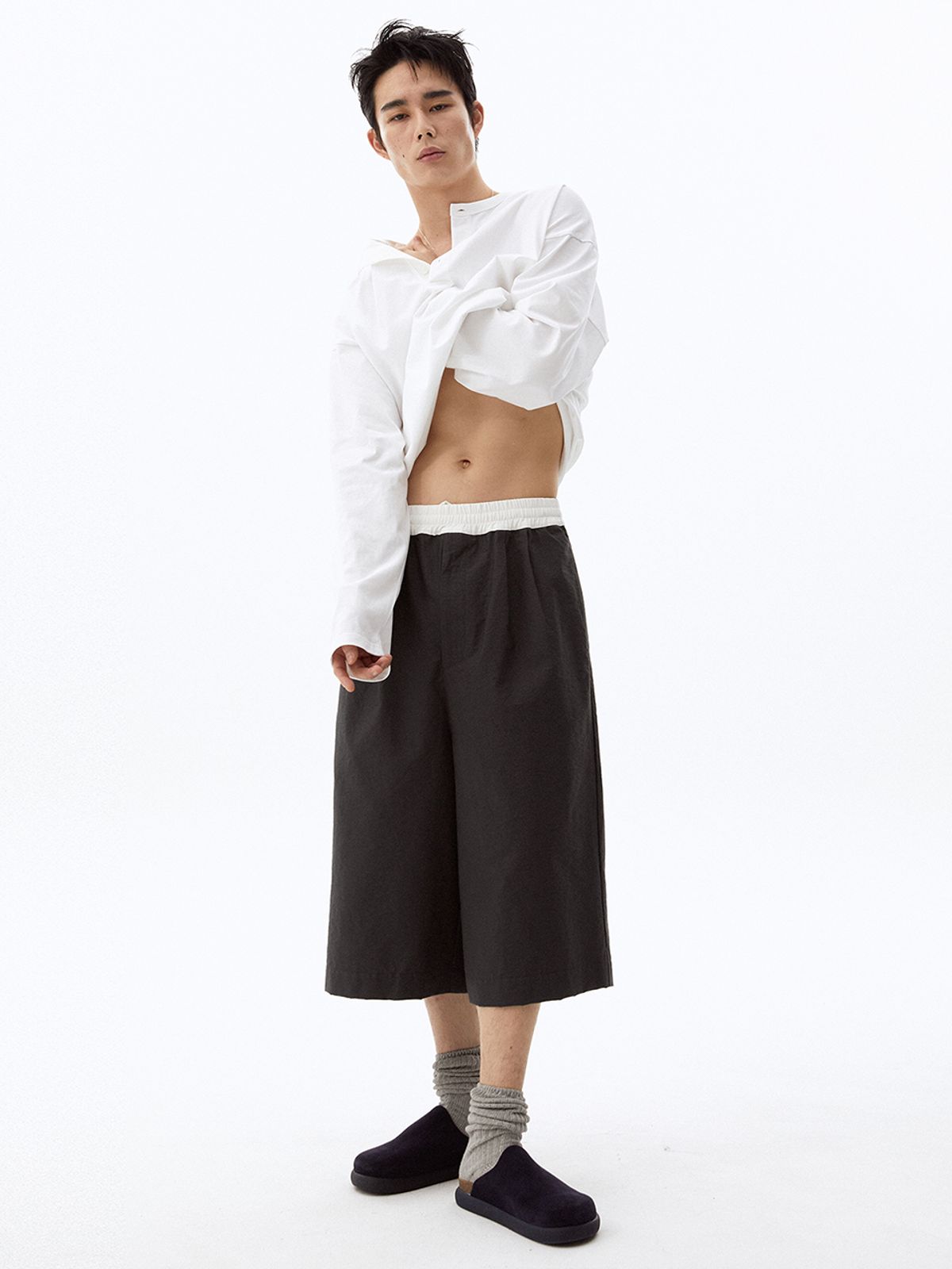 하이투(HYIIⁿ) UNISEX 칼라블럭 웨이스트밴드 와이드 카프리 팬츠 [차콜]