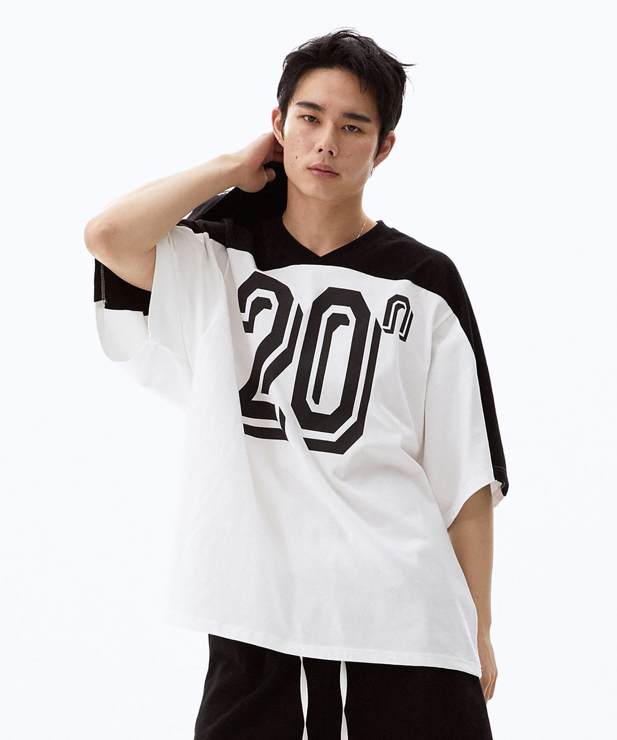 하이투(HYIIⁿ) UNISEX 넘버 프린트 브이넥 오버핏 티셔츠 블랙