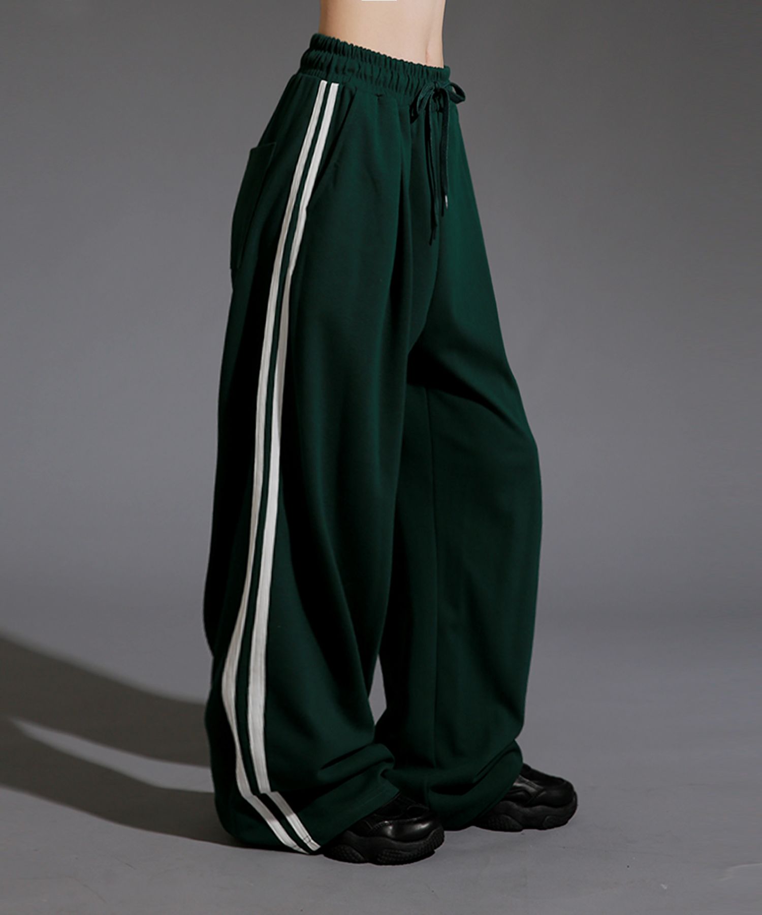 MUSINSA | LIKE THE MOST Two-Taping Pin-Tuck Wide Training Pants