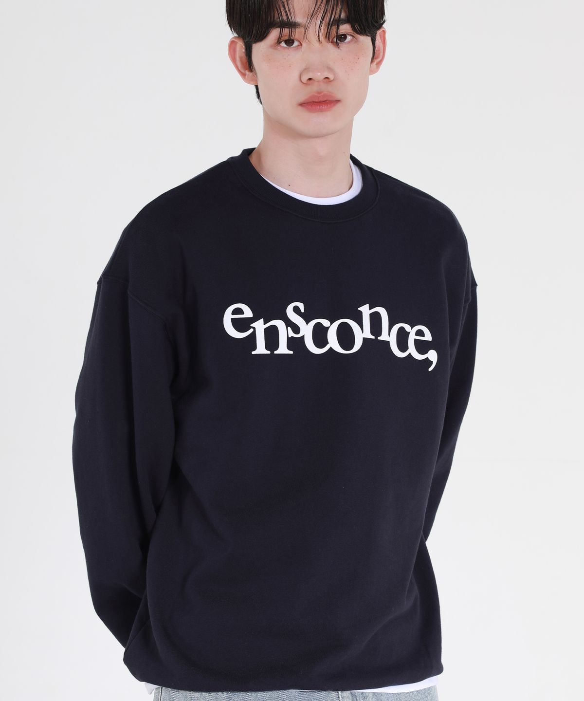 이에스엔(ESN) EnScoNce 그래픽 오버핏 스웻셔츠 네이비