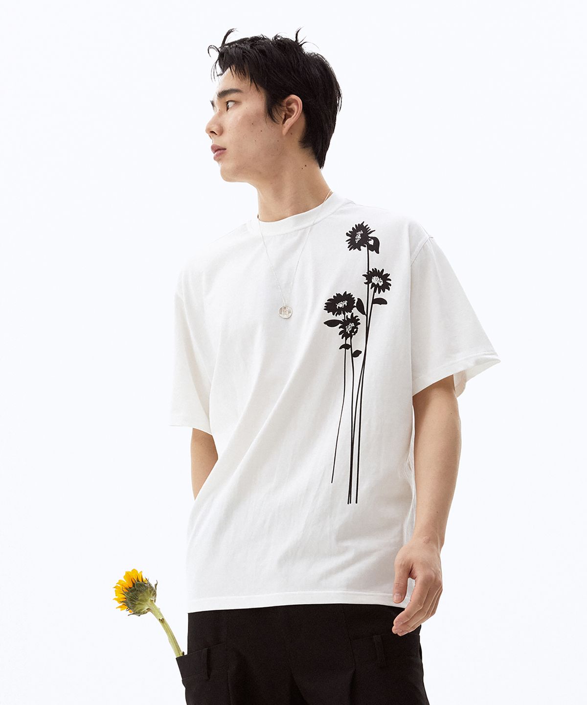 하이투(HYIIⁿ) UNISEX 선플라워 프린트  티셔츠 [오프화이트]
