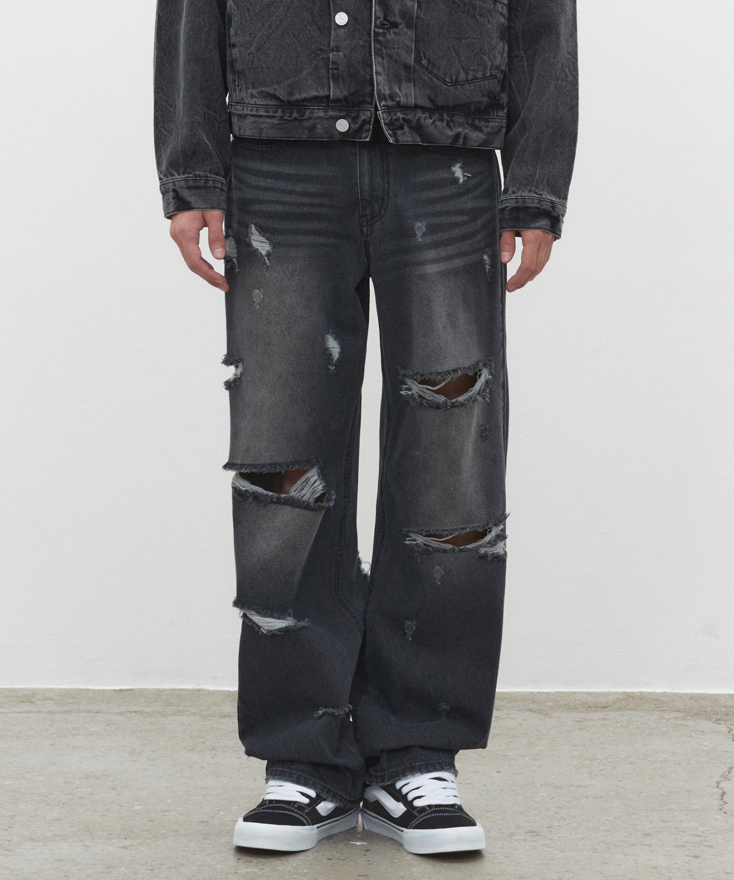 【DISCERNMENT】Destroyed Damage SemiWide Black Denim Jeans DISCERNMENT】Destroyed Damage SemiWide Black Denim Jeans