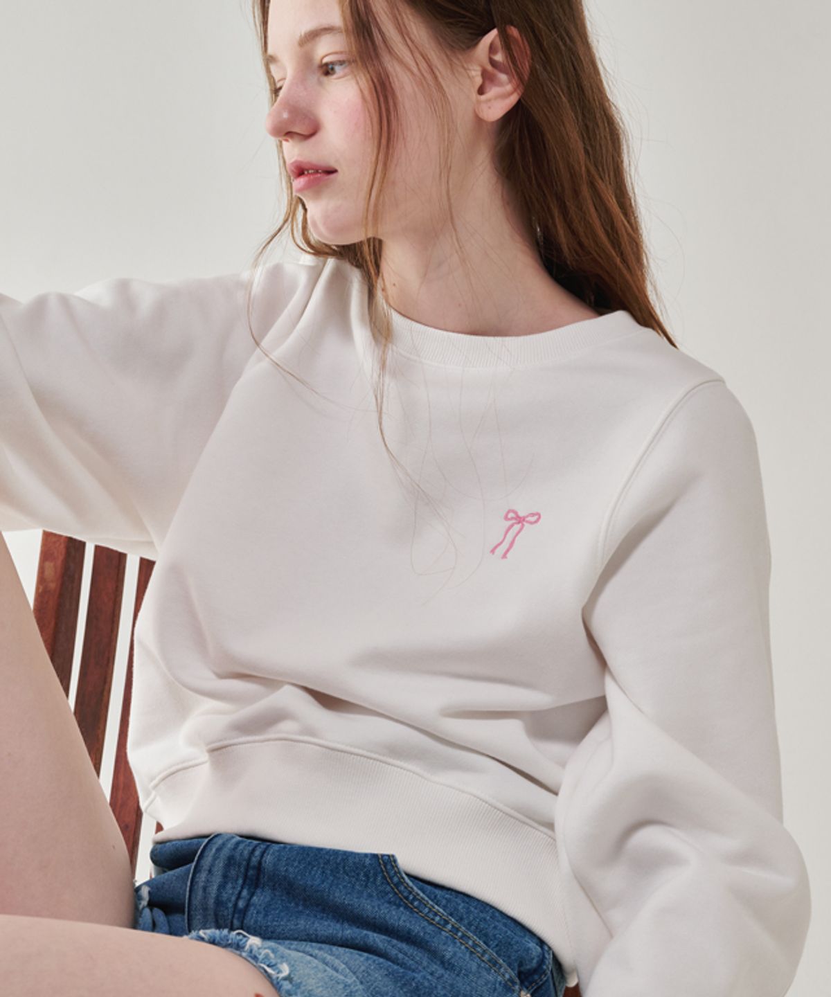 론론(RONRON) VOLUME SLEEVE RIBBON SWEATSHIRT WHITE