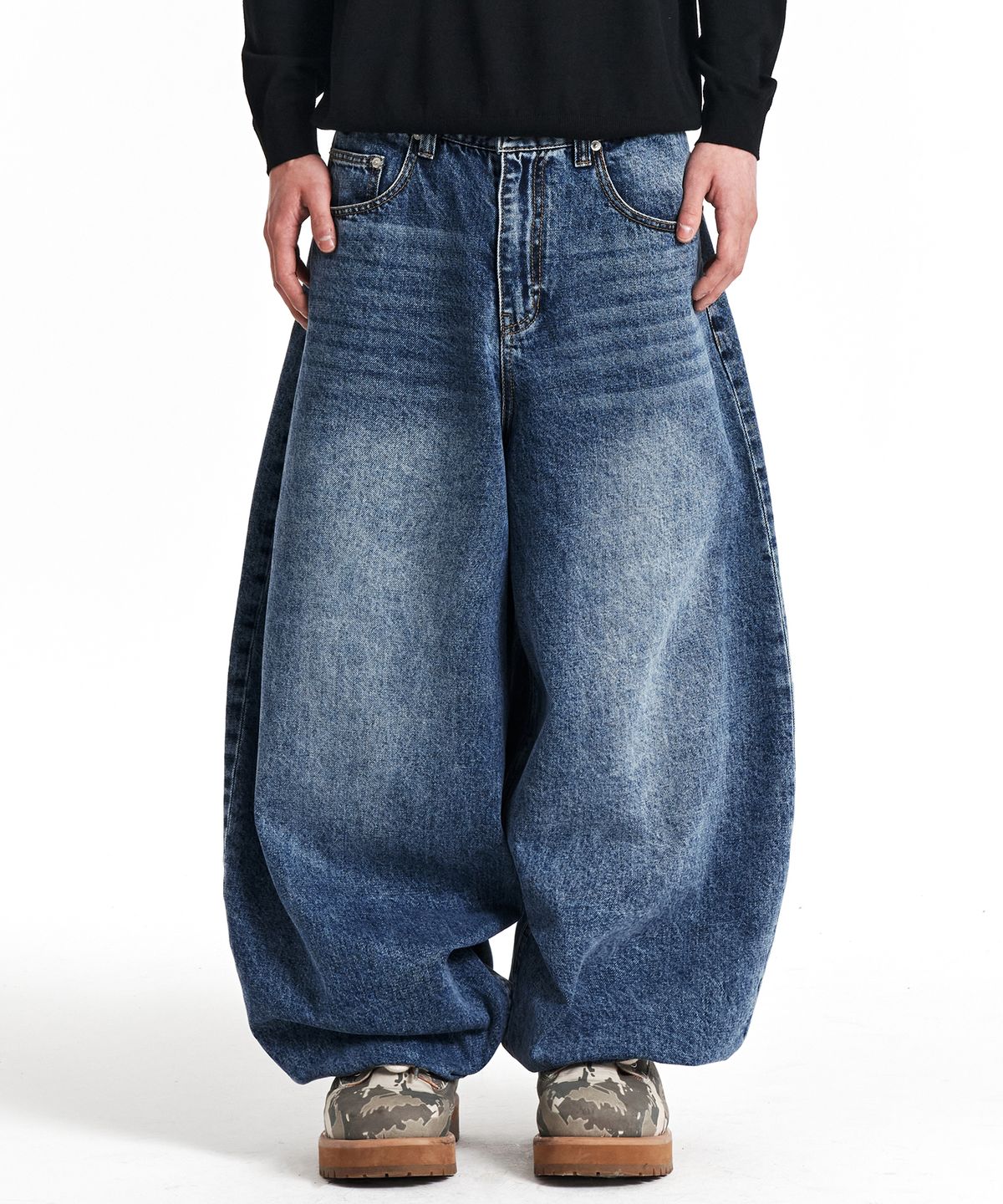 기철(KICHUL) BALLOON FIT DENIM PANTS (INDIGO GREEN WASHED)
