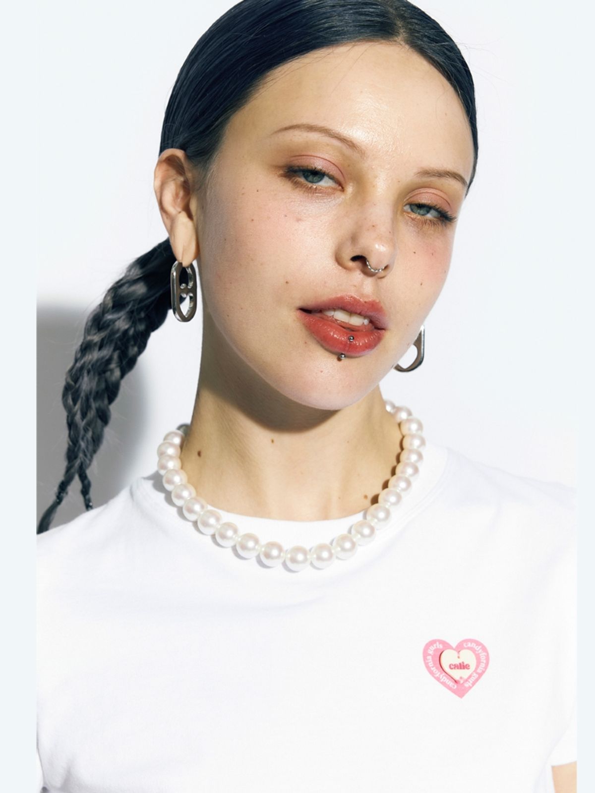 에즈이프 캘리(ASIF CALIE) HEART MEDAL T-SHIRTS WHITE