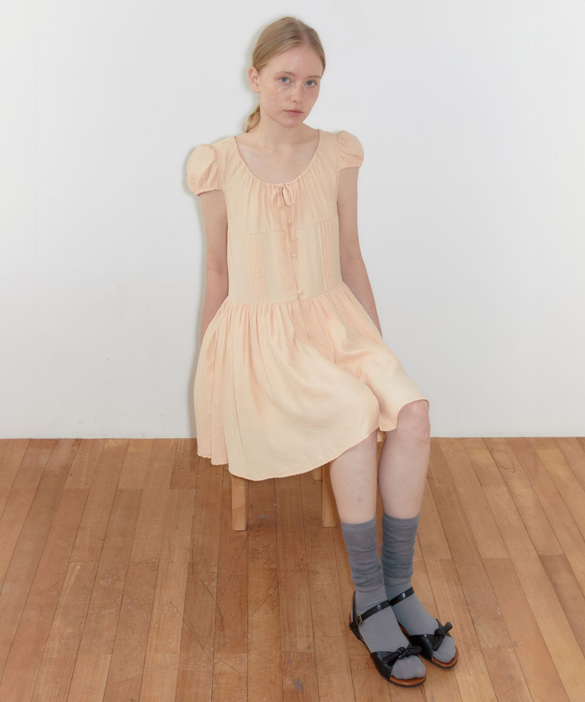 시눈(SINOON) Puff Sleeve Pintuck Dress (Apricot)