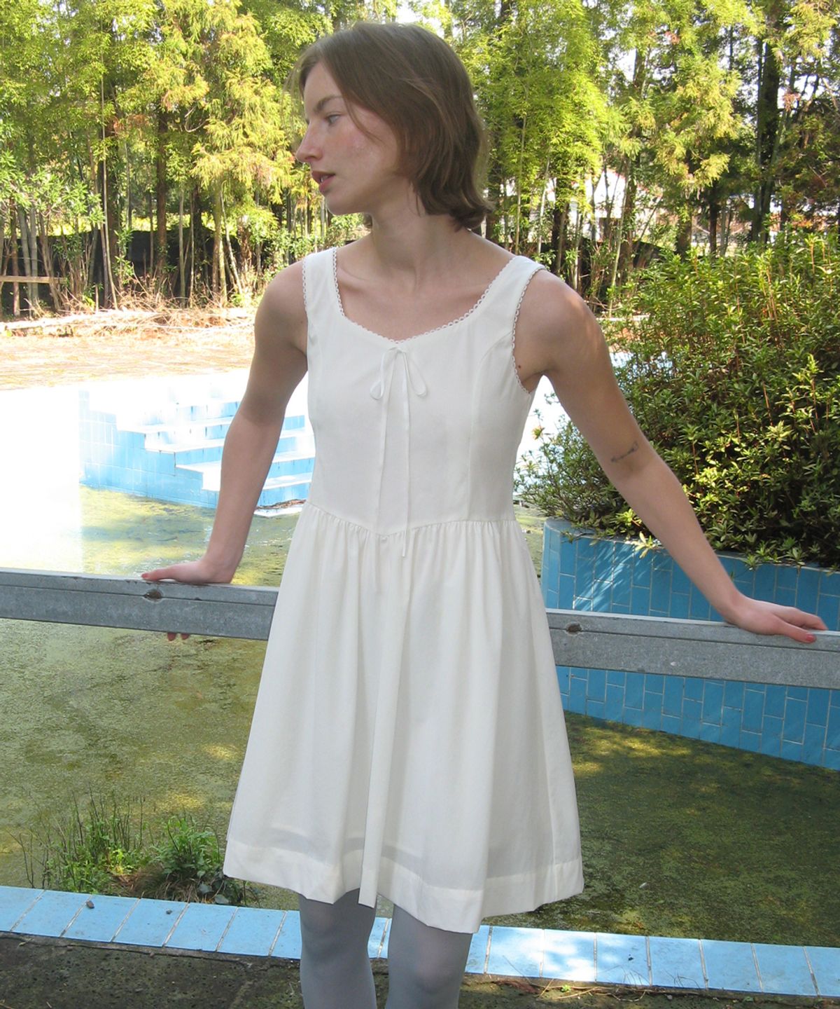 시눈(SINOON) Round Shirring Sleeveless Dress (Cream)