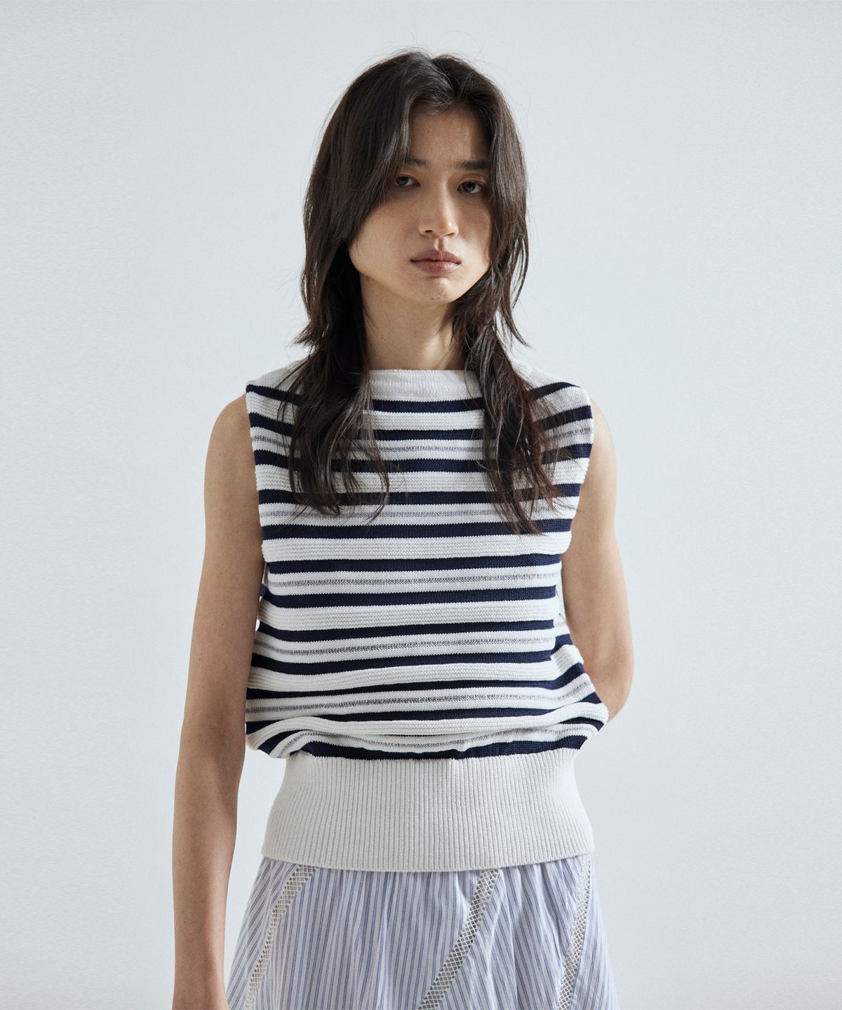 왓에버위원트(WHATEVERWEWANT) REFLECTIVE STRIPE KNIT VEST [WHITE]
