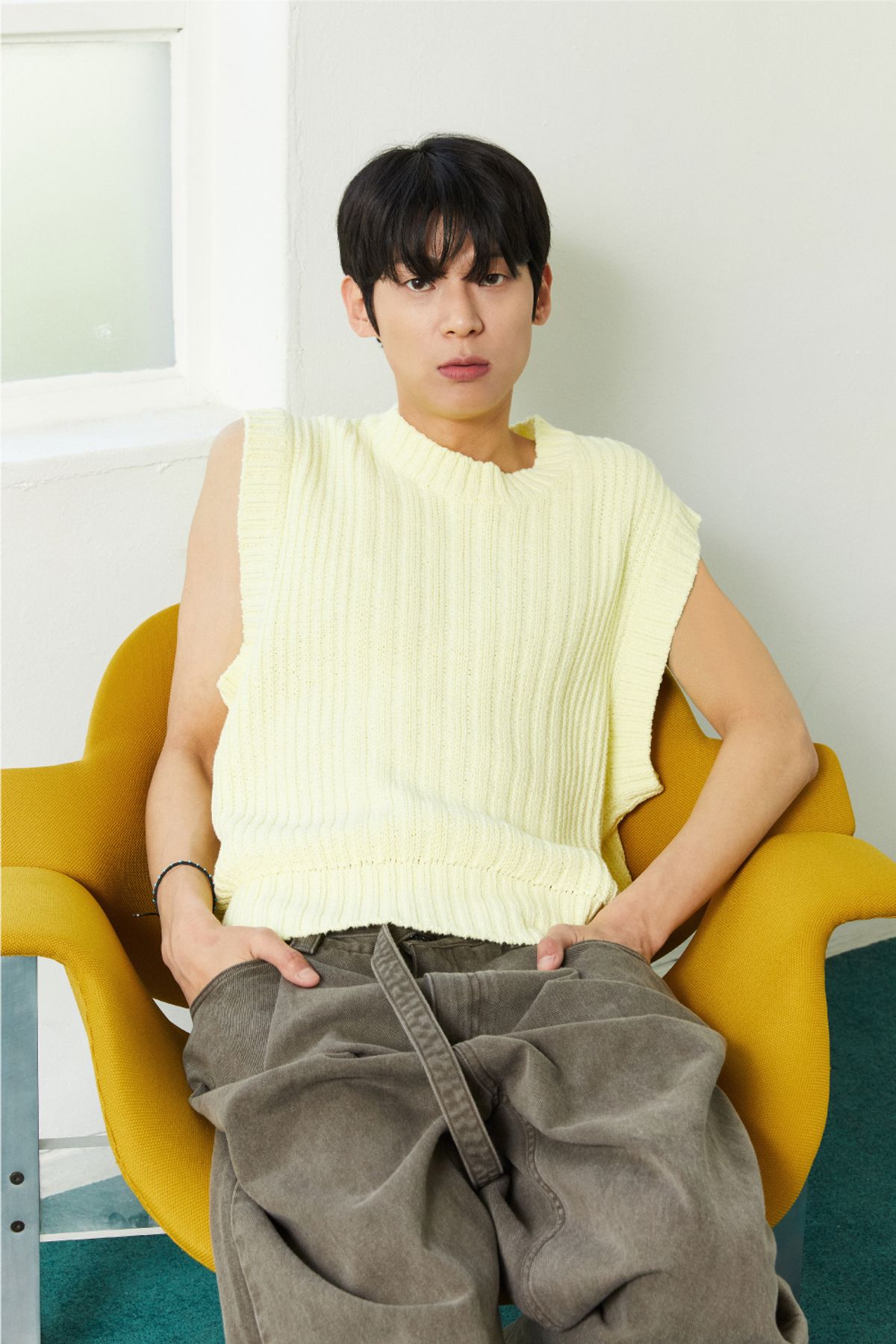 알람서울(ALARMSEOUL) 알람 니트 베스트 레몬_맨