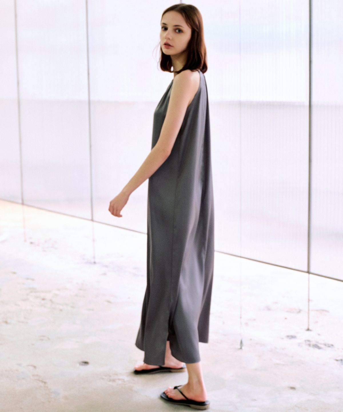 랭5(LANG5) [NELLI] SATIN ONE-PIECE [넬리] 새틴 홀터넥 원피스_챠콜