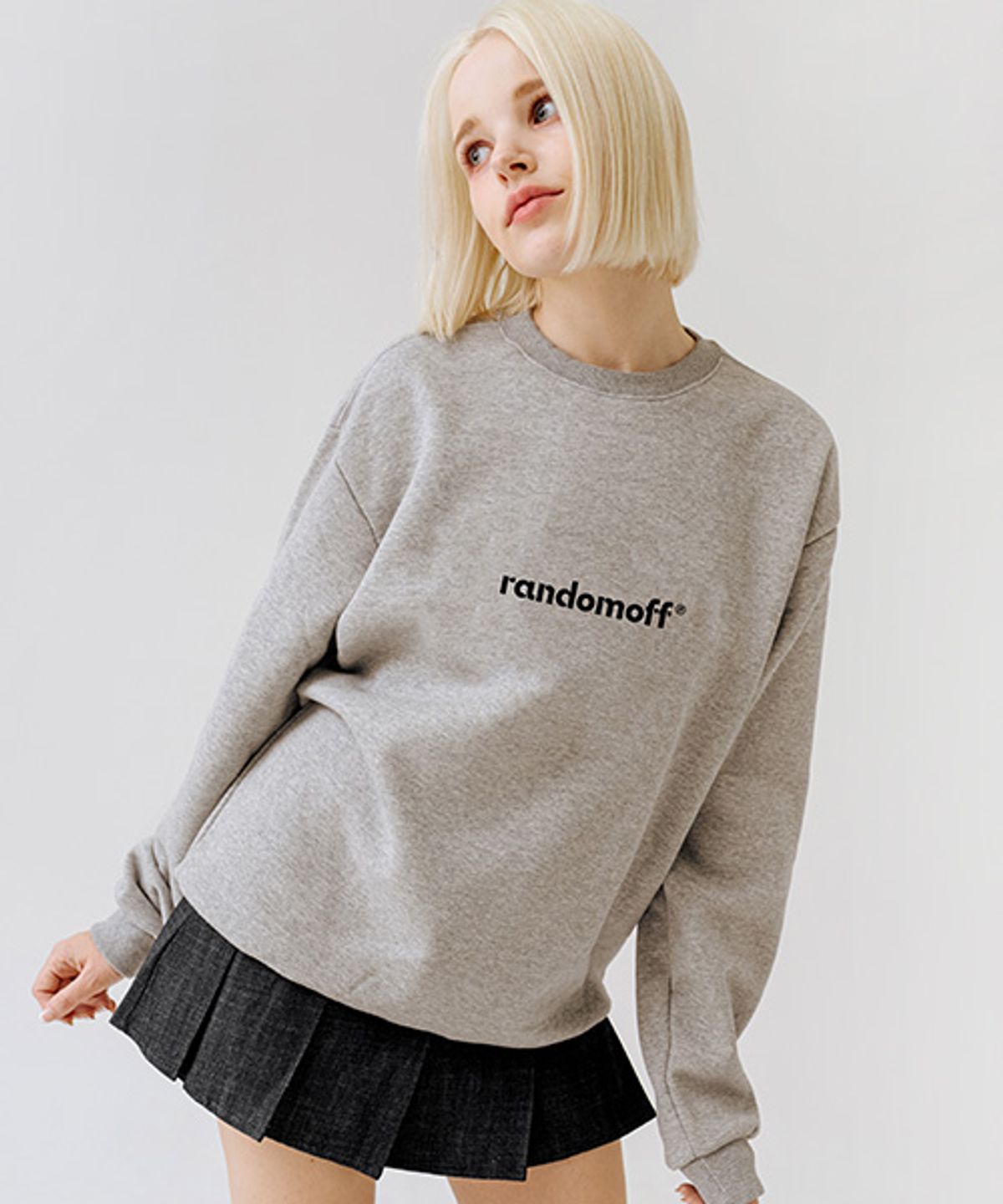 랜덤오프(RANDOMOFF) BASIC LOGO 맨투맨 [그레이]