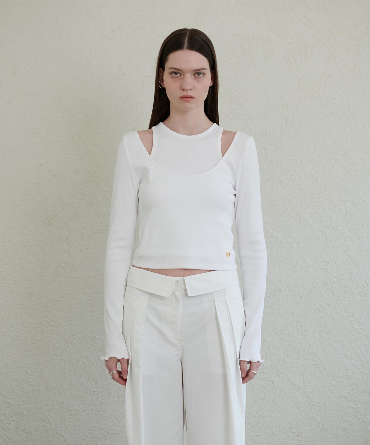 언뮤트(UNMUTE) LAYERED U-NECK TOP SET UP(WHITE)
