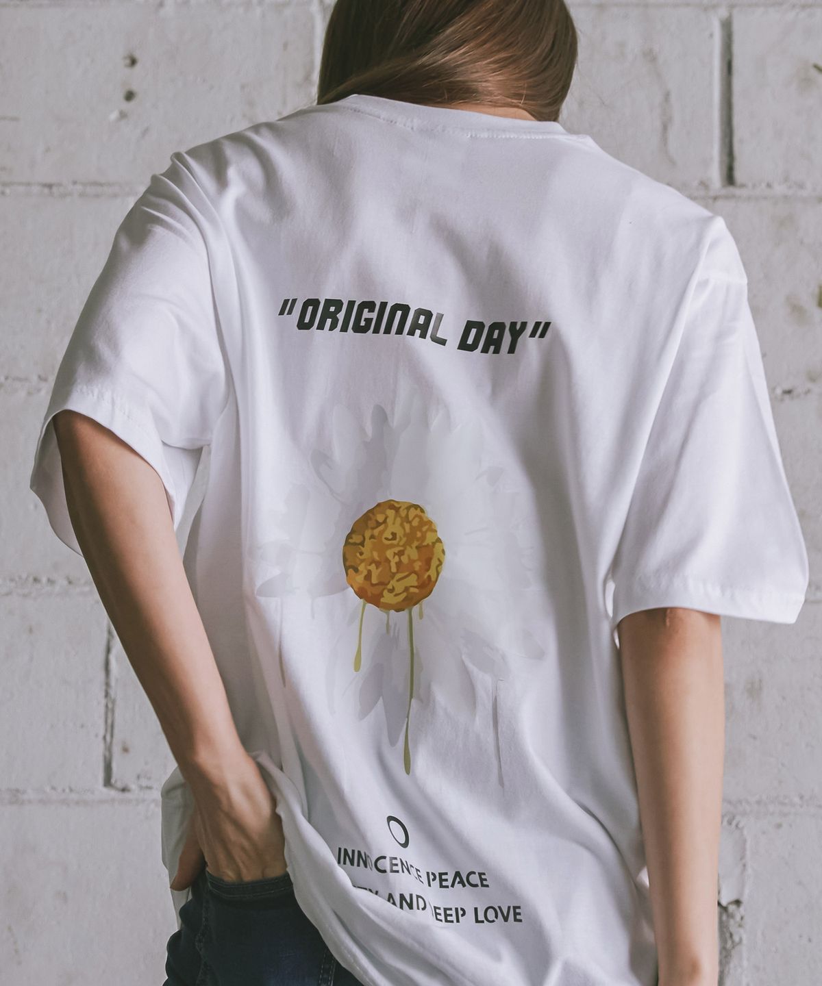 오리지널데이(ORIGINALDAY) 드로잉 플라워 그래픽 반팔 티셔츠 남녀공용 오버핏_White