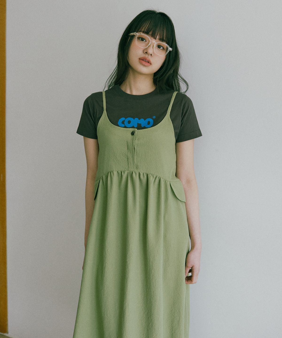 꼬모니노즈(COMONINOZ) W SHIRRING SLEEVELESS ONEPIECE [2 COLOR]