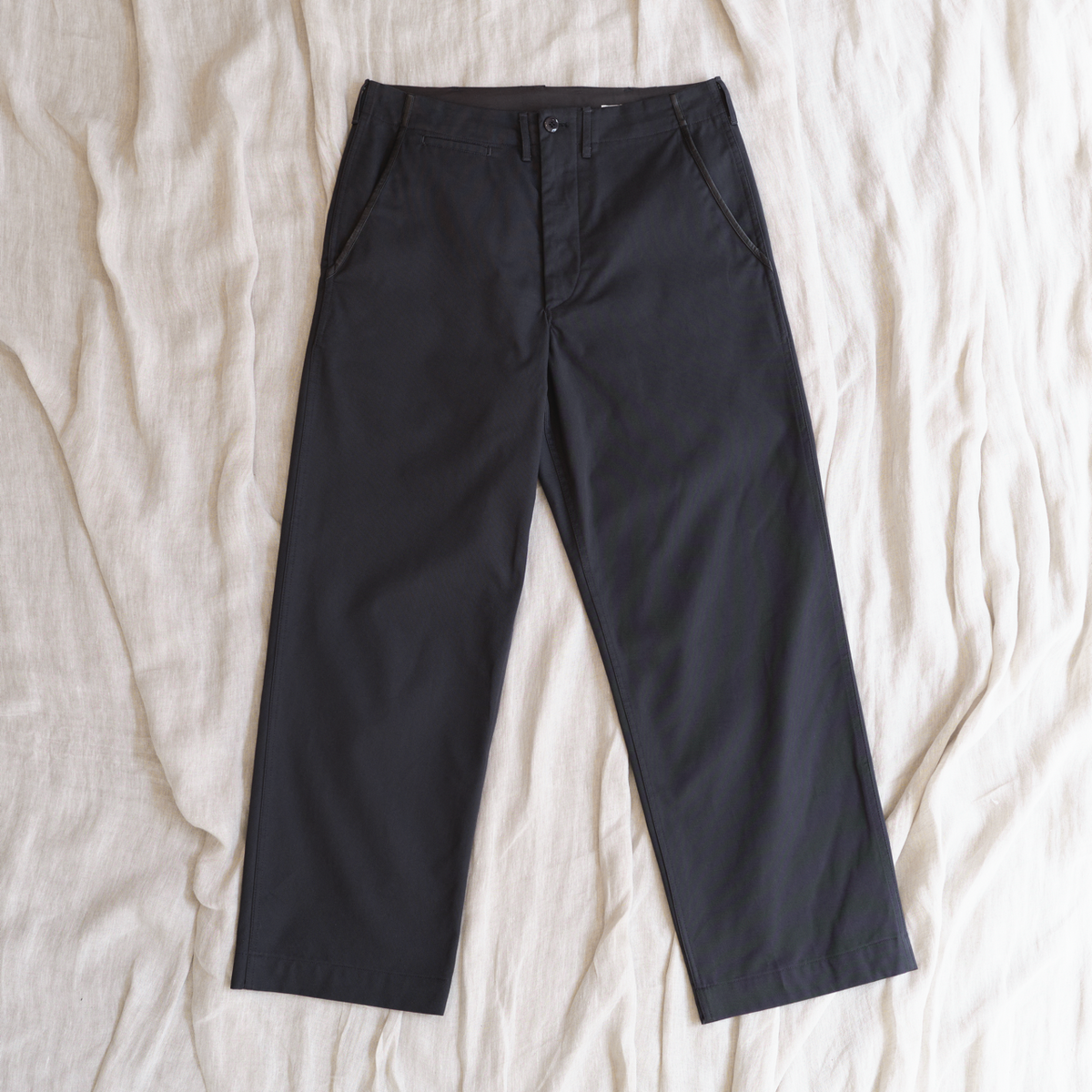 본로우(BONRROW) Leather Mix Chino_Navy