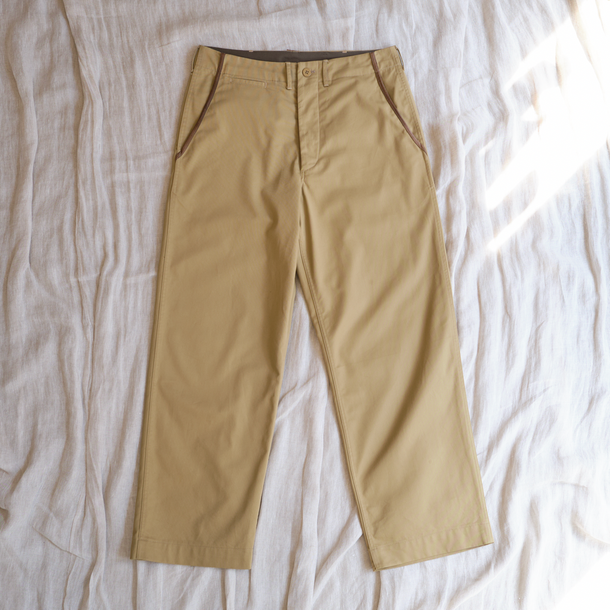 본로우(BONRROW) Leather Mix Chino_Beige