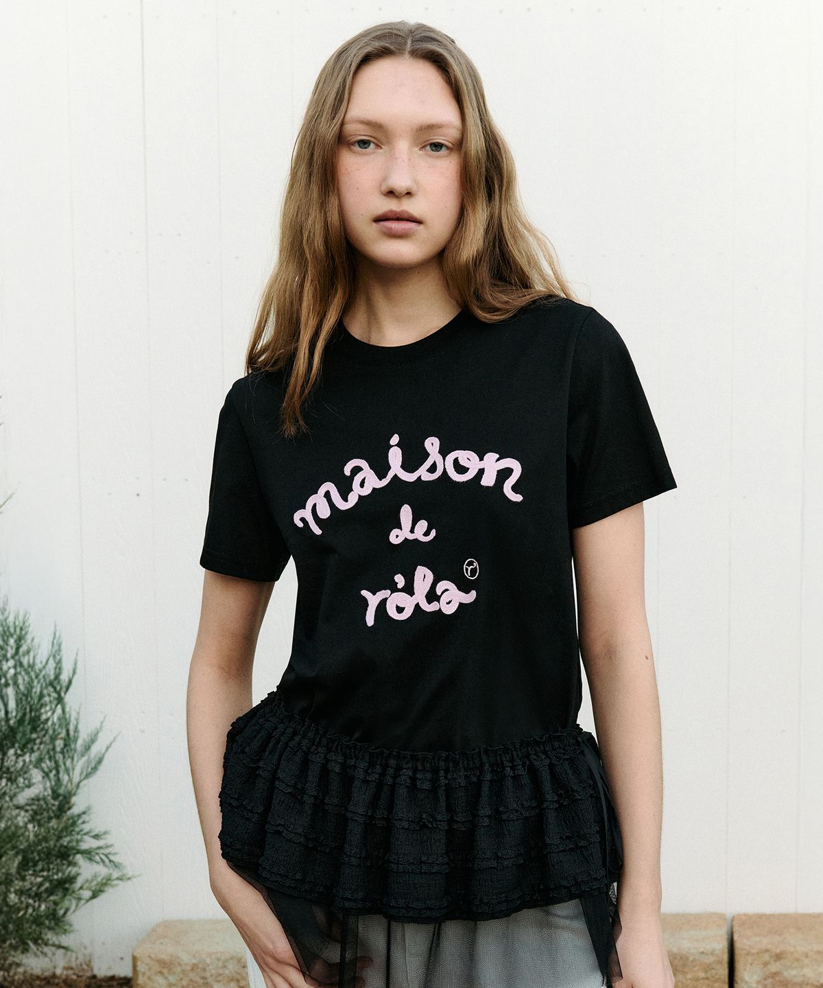 로라로라(ROLAROLA) MAISON DE ROLA EMBROIDERY T-SHIRT BLACK