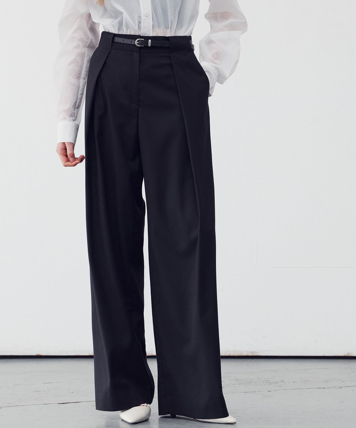 리이(RE RHEE) BELT WAIST DETAIL WIDE LEG TROUSERS BLACK