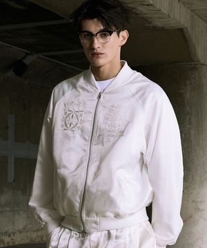 앙드레김 X 슬로우애시드 새틴 수베니어 자켓 [화이트]